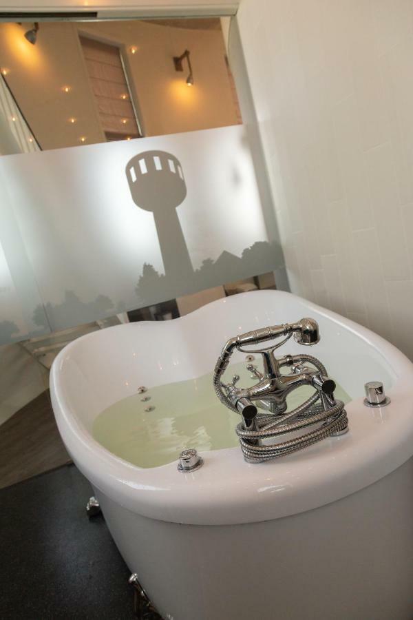 Watertorenhotel Nes Nes  Εξωτερικό φωτογραφία